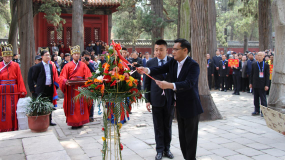 丁酉清明孔子后裔释奠仪式在孔林隆重举行